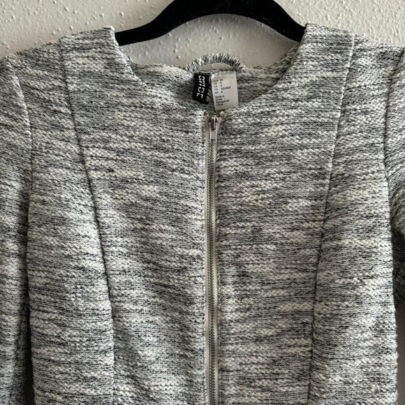 H&M Divided Gray Peplum Zip-Up Blazer – Size 4 - Picture 2 of 7